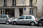 Вот так паркуются в Париже