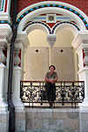 Мемориальные доски с именами 11 тысяч погибших русских воинов опоясывают весь Храм как внутри, так и снаружи.