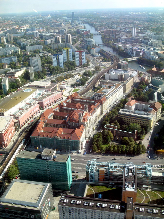  .     Fernsehturm     200 .