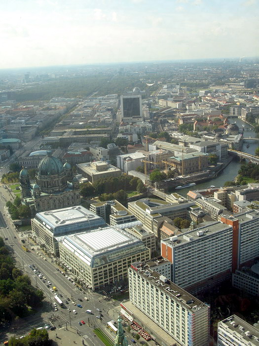 Восточный Берлин. Вид с телевизионной башни «Fernsehturm» с высоты чуть более 200 метров.