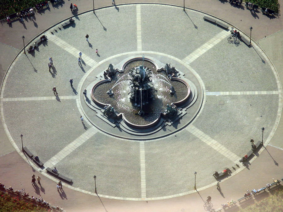  .     Fernsehturm     200 .      Brunnen von Vkerfreundschaft.