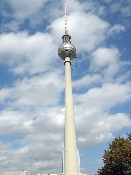  .   Fernsehturm  368             203 .  ,        : , , ,   .