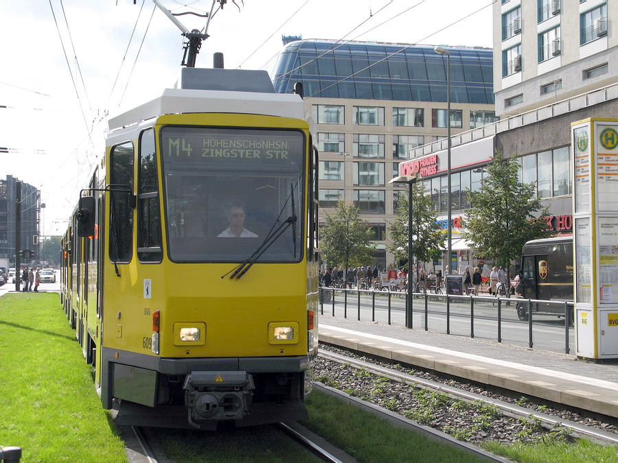 Восточный Берлин. Трамвай – самый популярный общественный транспорт.