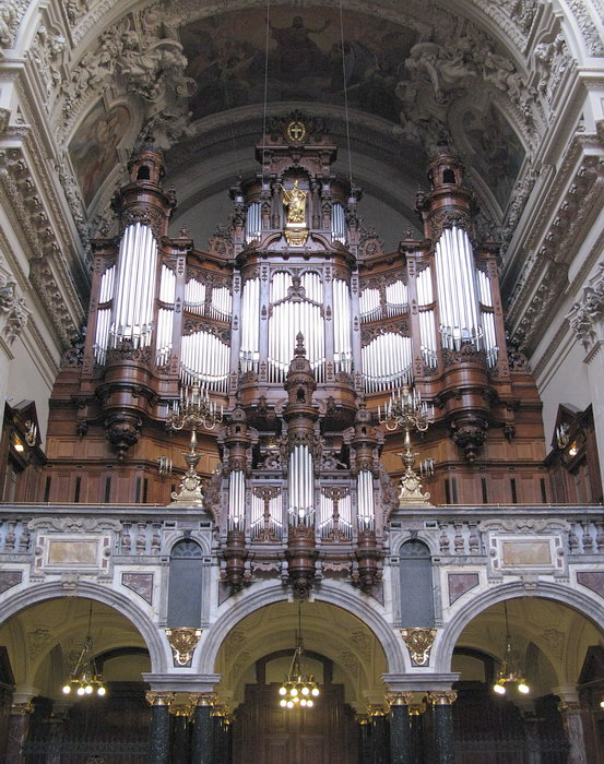  .   Berliner Dom. .