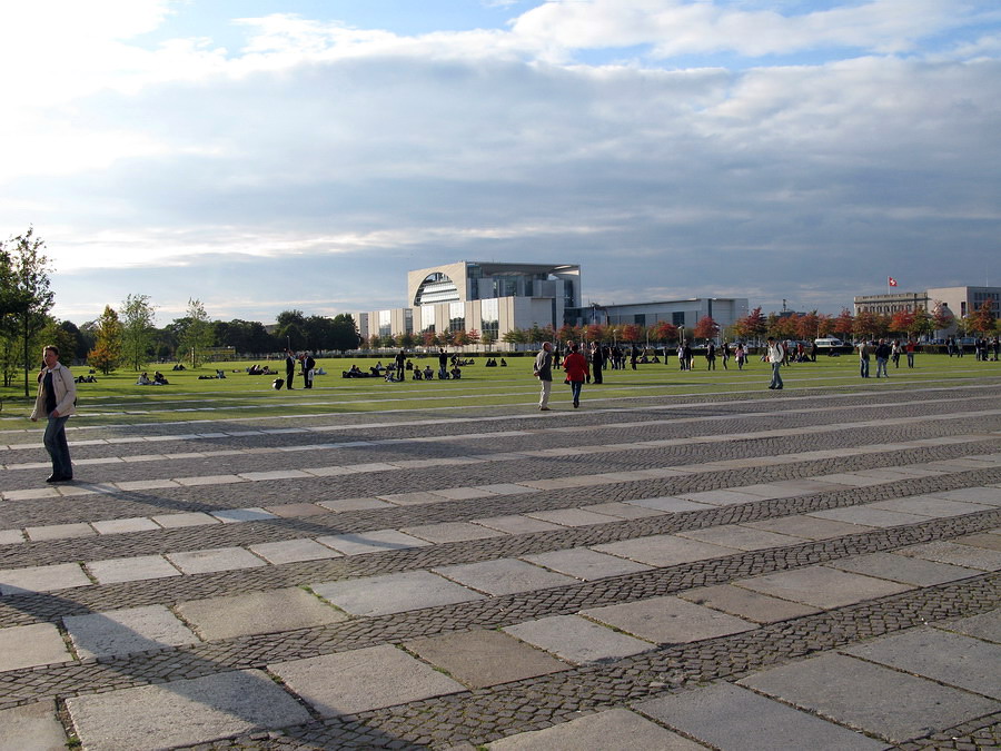 Восточный Берлин. Площадь Республики перед Рейхстагом.