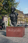 Памятник Мультатули - одному из величайших голландских писателей. К слову, и писателей, и памятников им, в голландии не так и много.