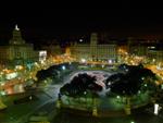 Площадь Каталонии - главная площадь в Барселоне. Ночной вид с балкона отеля.