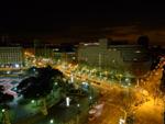 Площадь Каталонии - главная площадь в Барселоне. Ночной вид с балкона отеля.